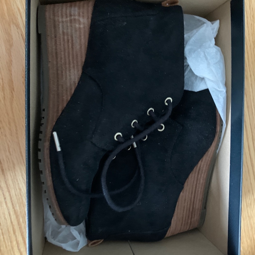 Dr. Scholl’s size 6 Black Suede Booties